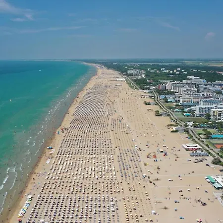 Extra Comfort In A Renovated Flat For 6 Bibione